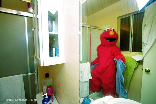 elmo showing off for shower